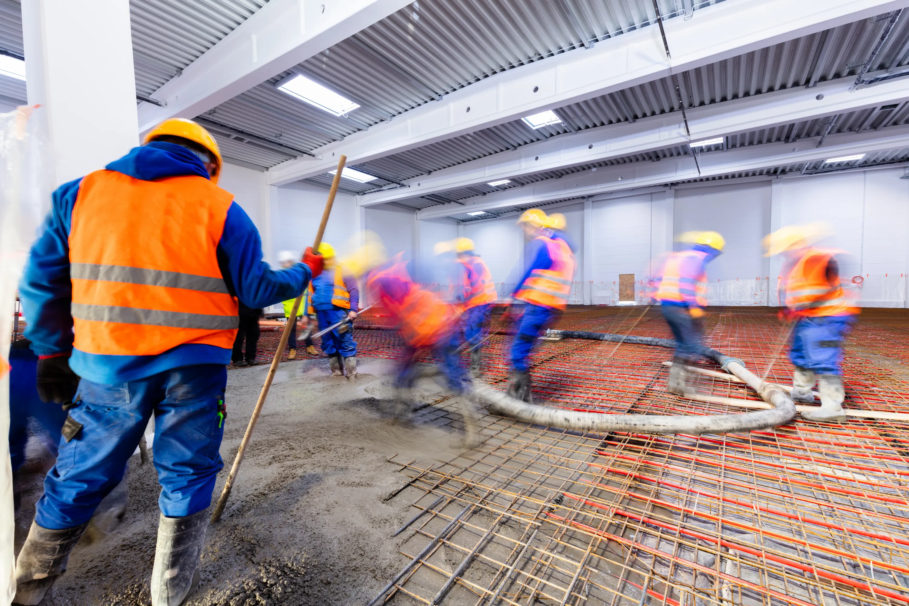 How to Dry Screed Efficiently: Heat vs Dehumidifiers Explained